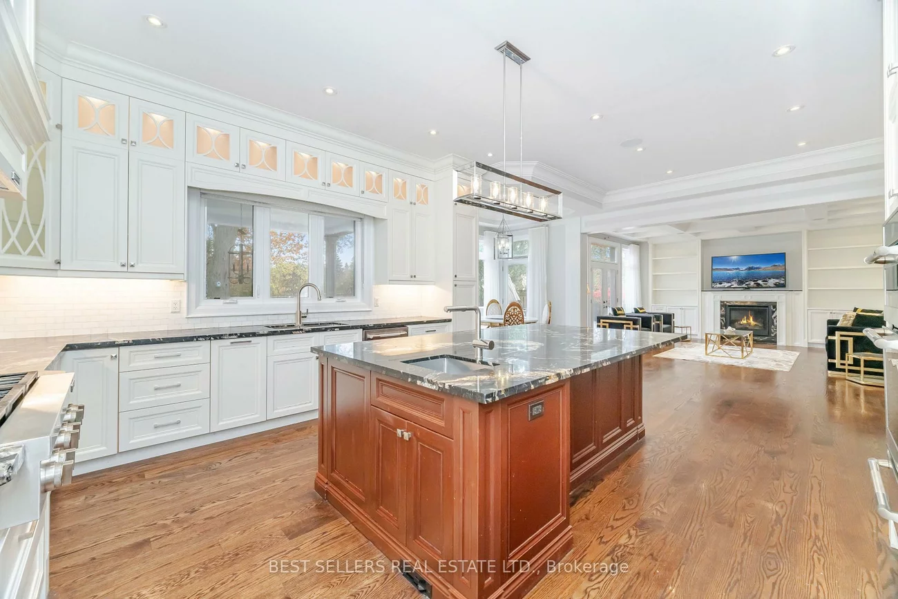 898, Parkland Ave, Clarkson, Mississauga