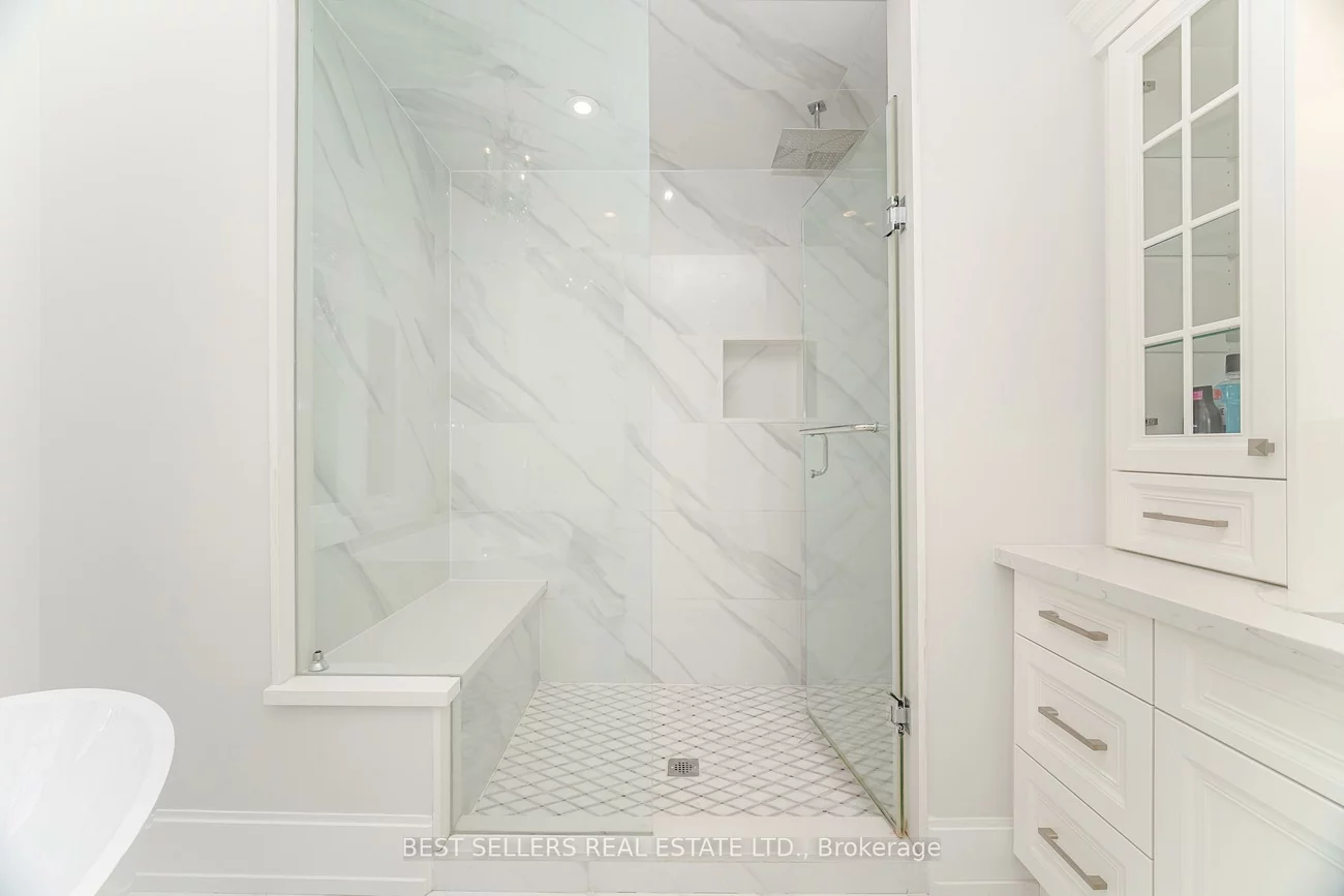 898, Parkland Ave, Clarkson, Mississauga