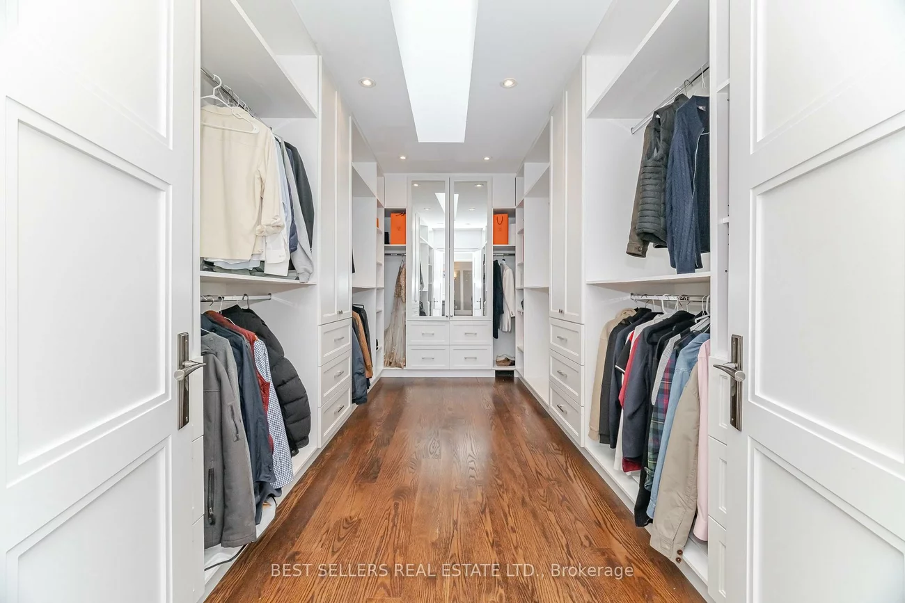 898, Parkland Ave, Clarkson, Mississauga