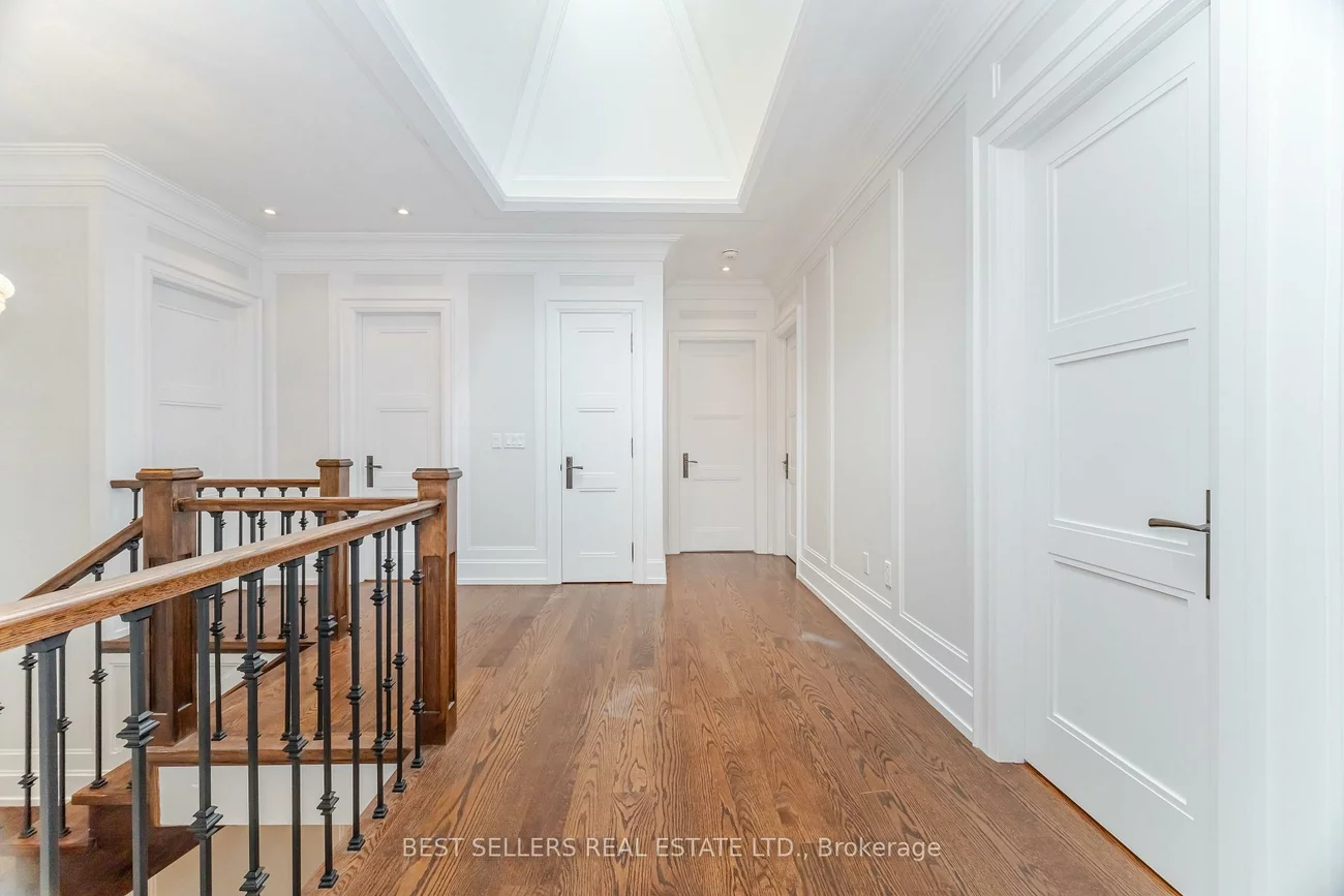 898, Parkland Ave, Clarkson, Mississauga