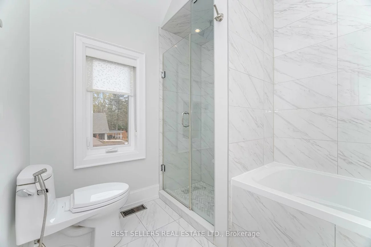 898, Parkland Ave, Clarkson, Mississauga