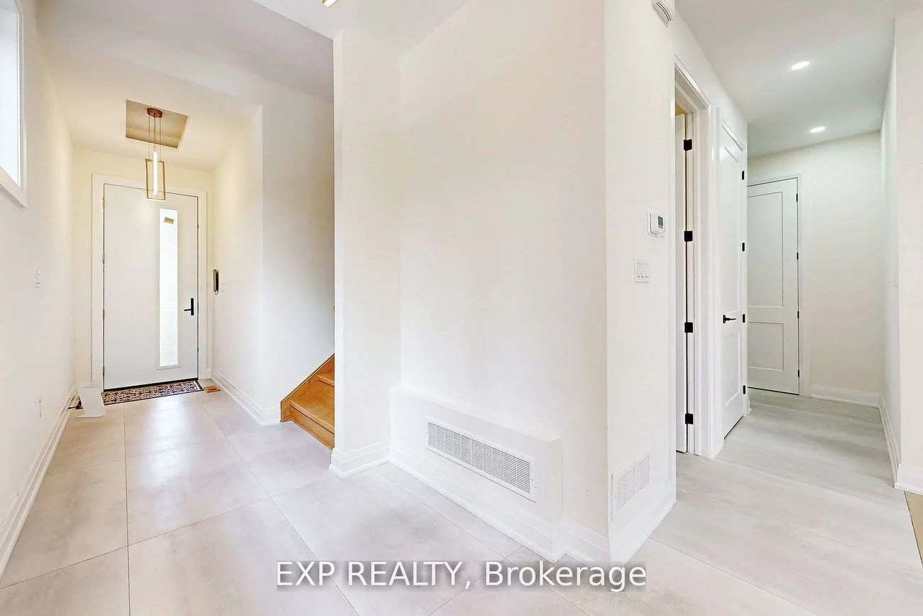 768, Montbeck, Lakeview, Mississauga