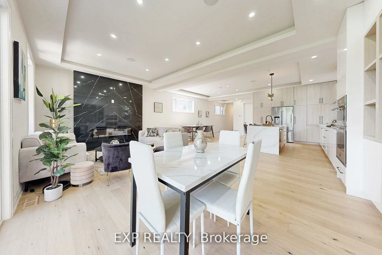 768, Montbeck, Lakeview, Mississauga