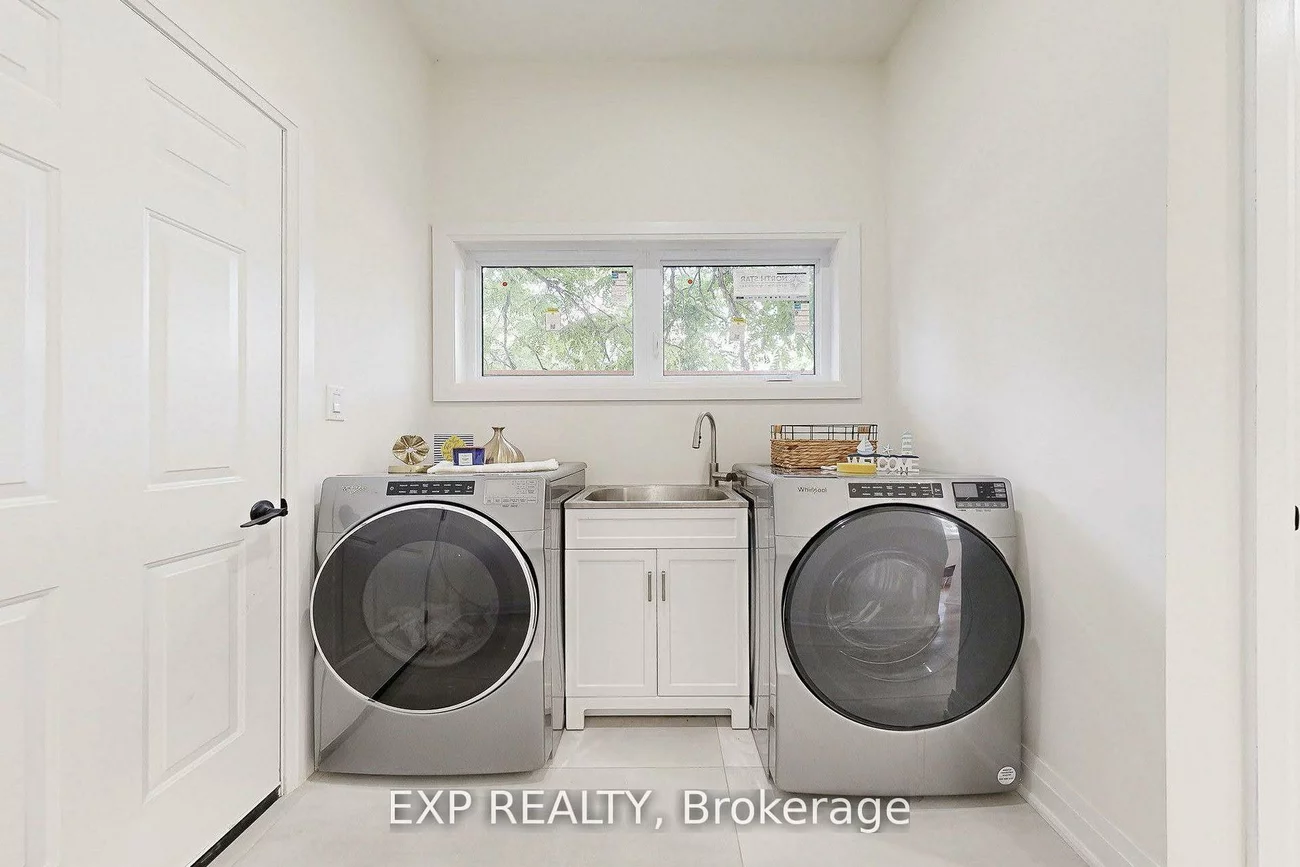 768, Montbeck, Lakeview, Mississauga