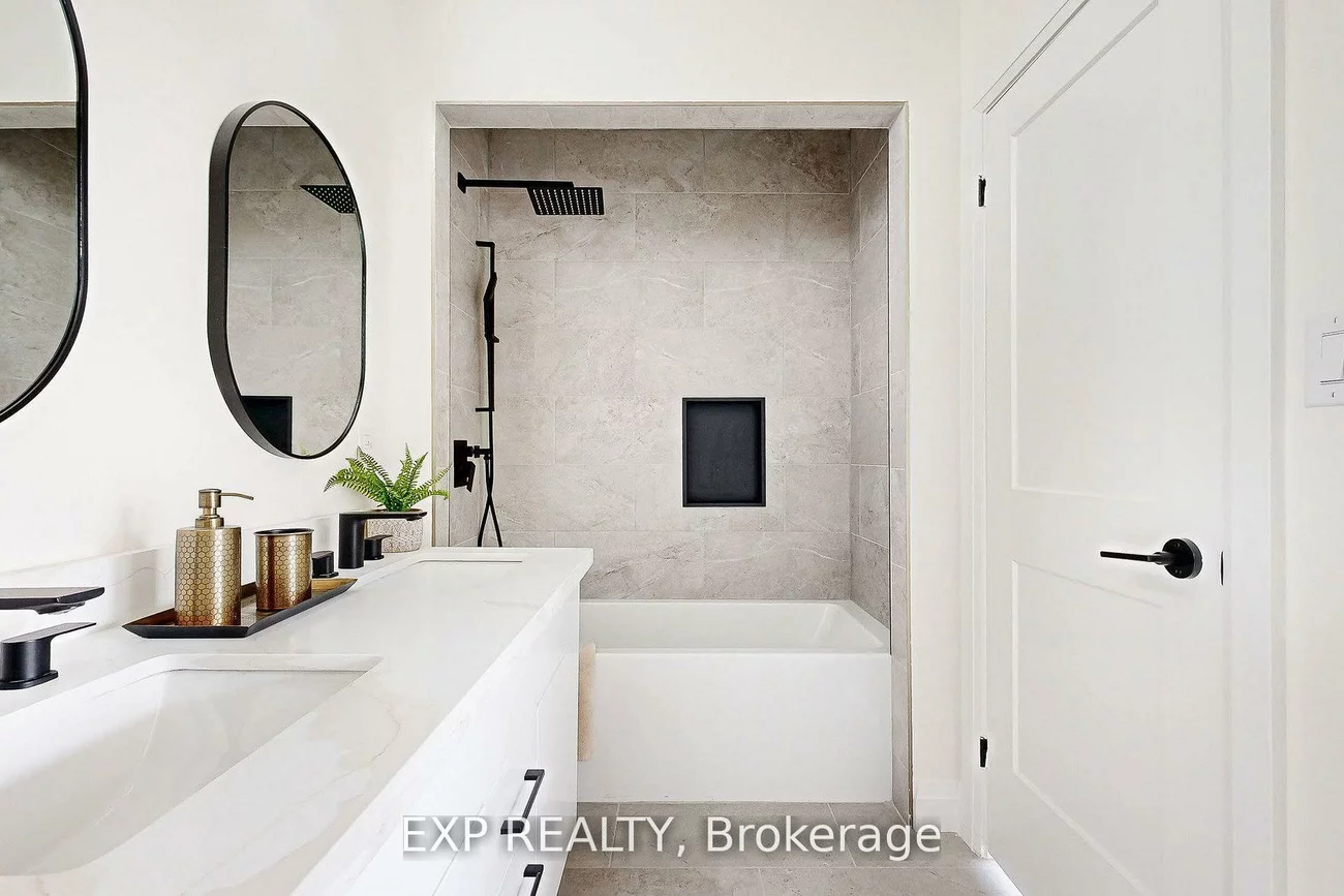 768, Montbeck, Lakeview, Mississauga