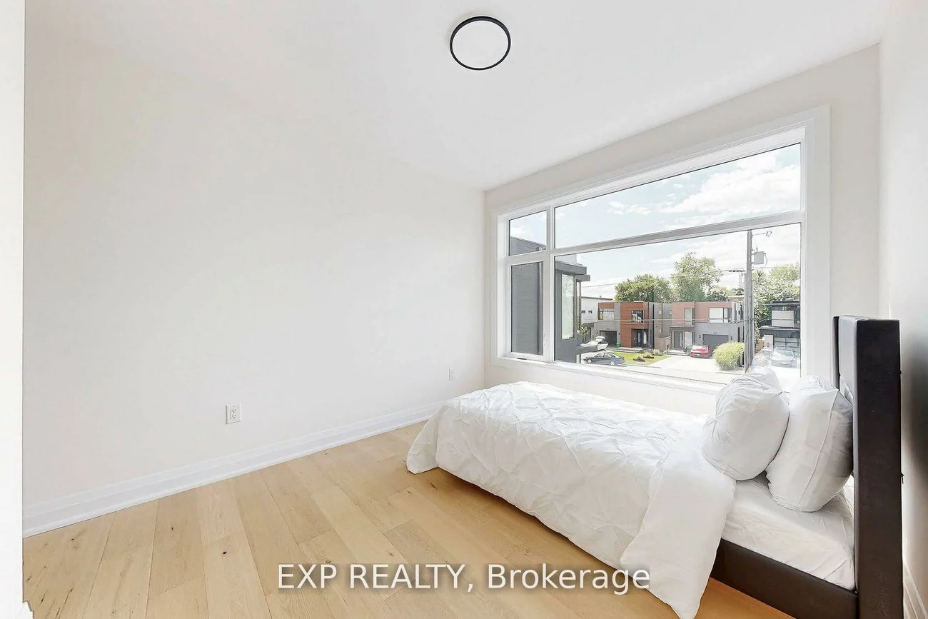 768, Montbeck, Lakeview, Mississauga