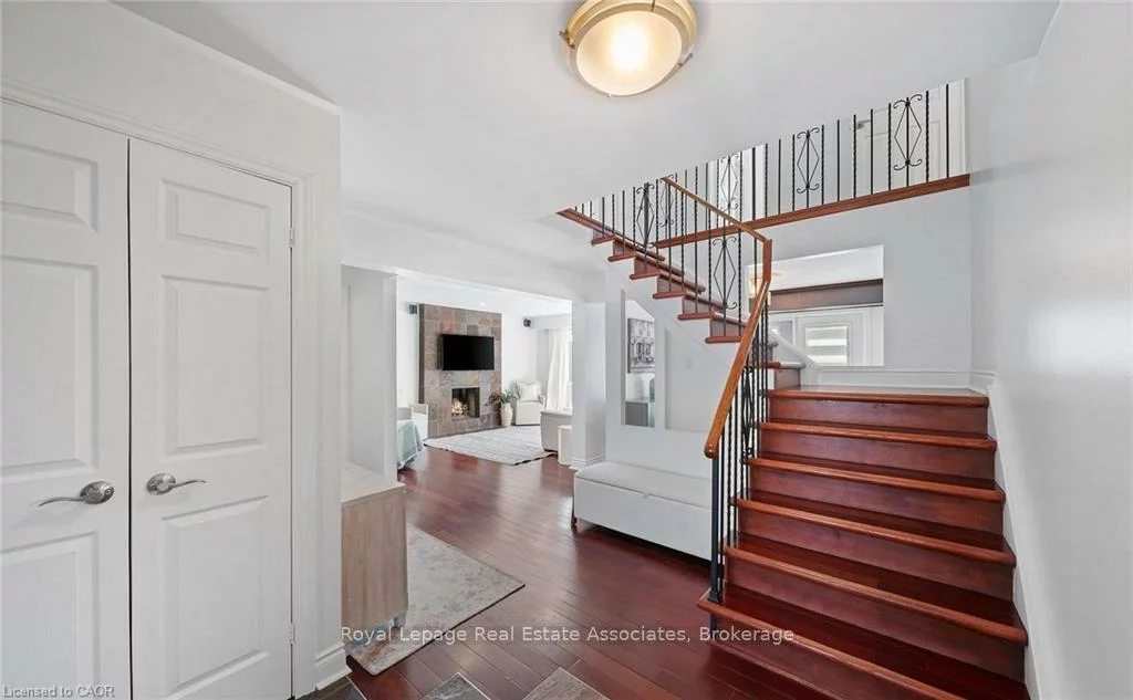 1550, Woodeden, Lorne Park, Mississauga