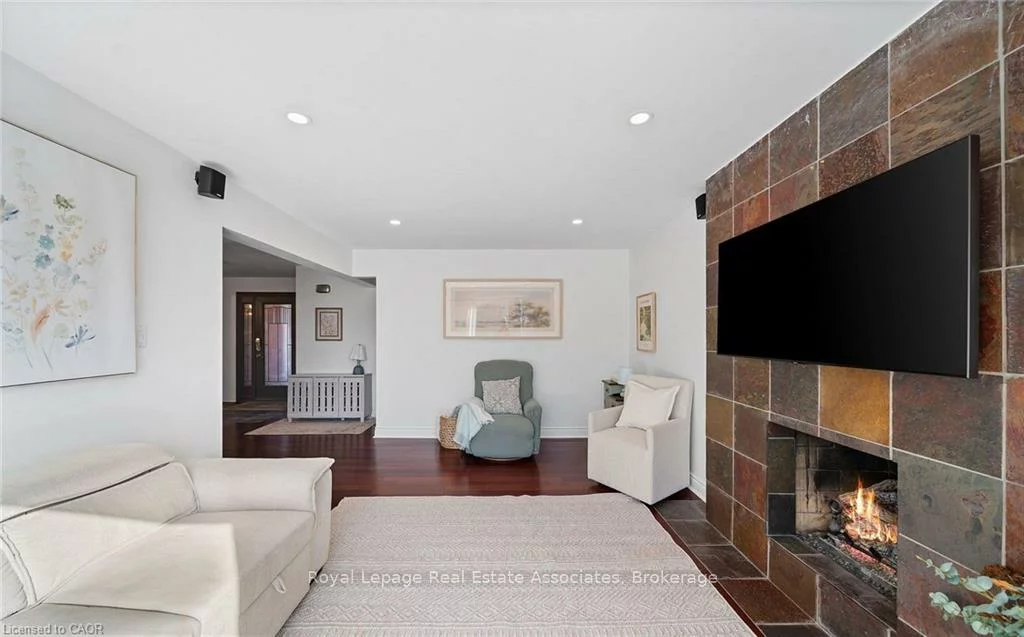 1550, Woodeden, Lorne Park, Mississauga