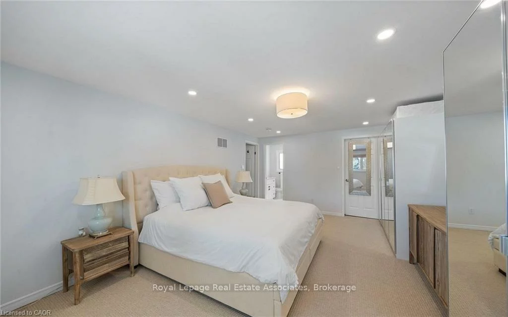 1550, Woodeden, Lorne Park, Mississauga