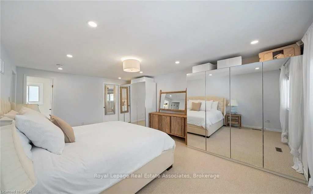 1550, Woodeden, Lorne Park, Mississauga