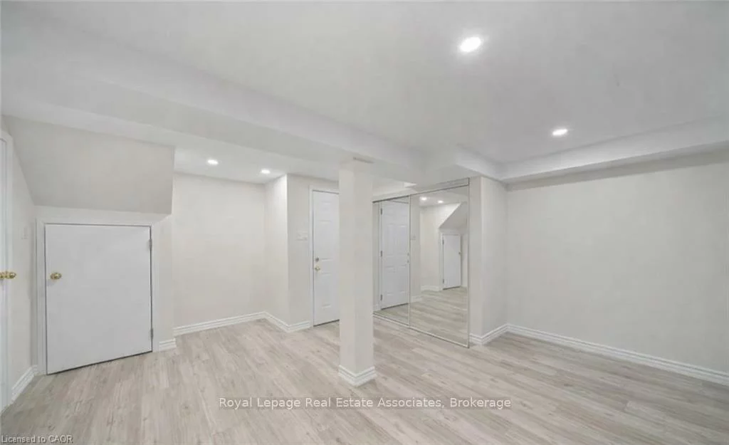 1550, Woodeden, Lorne Park, Mississauga