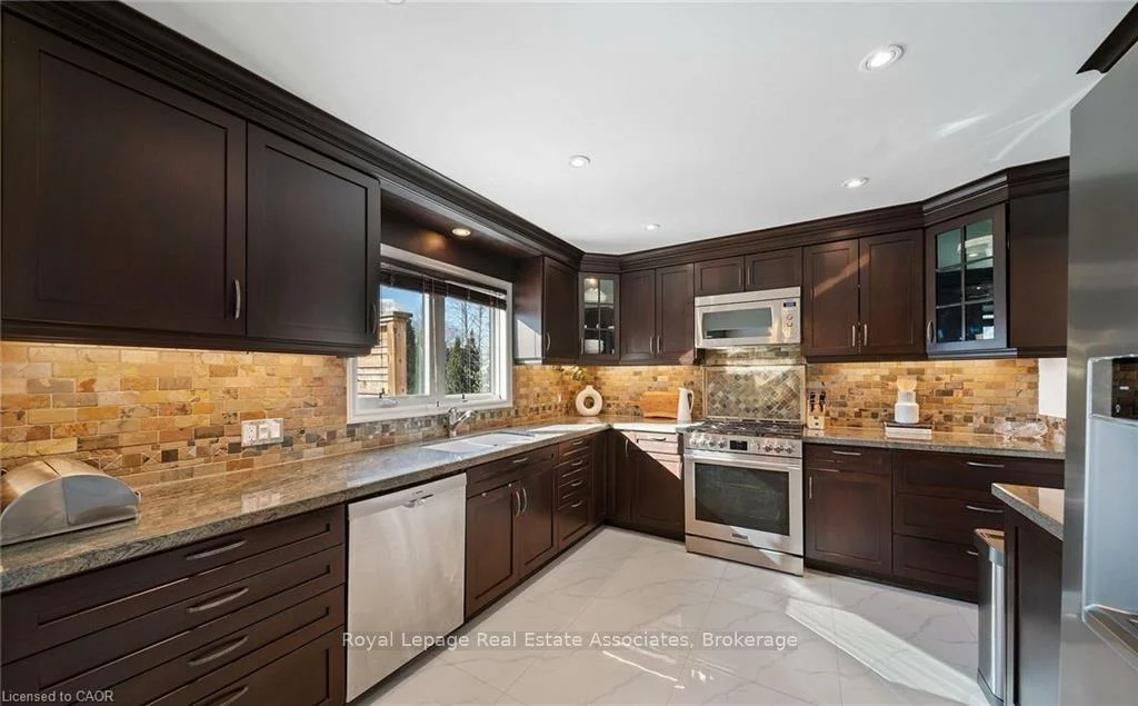 1550, Woodeden, Lorne Park, Mississauga