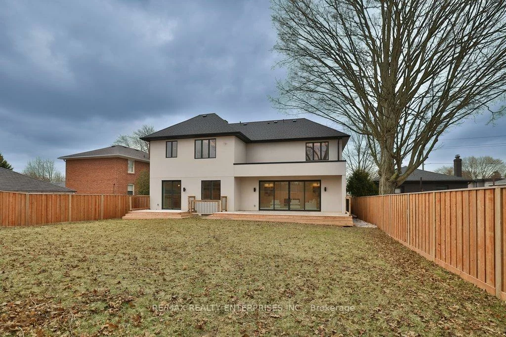 202, Queen, Port Credit, Mississauga