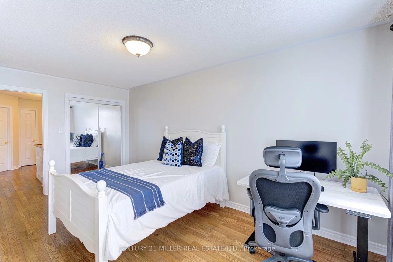 614, Leatherleaf, Hurontario, Mississauga