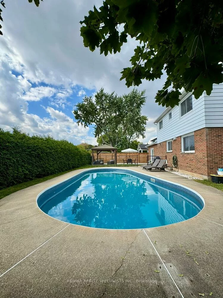 2368, Pyramid, Sheridan, Mississauga