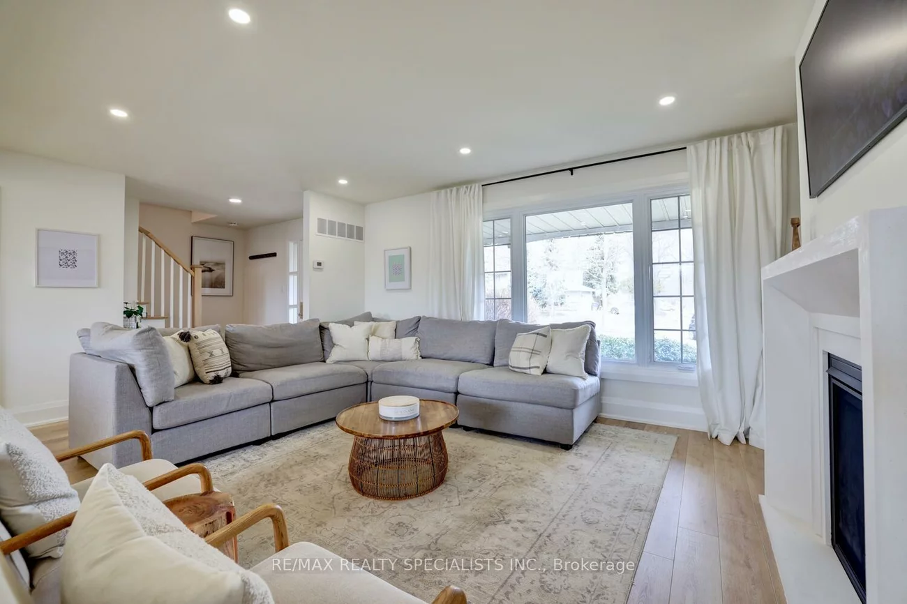 2368, Pyramid, Sheridan, Mississauga