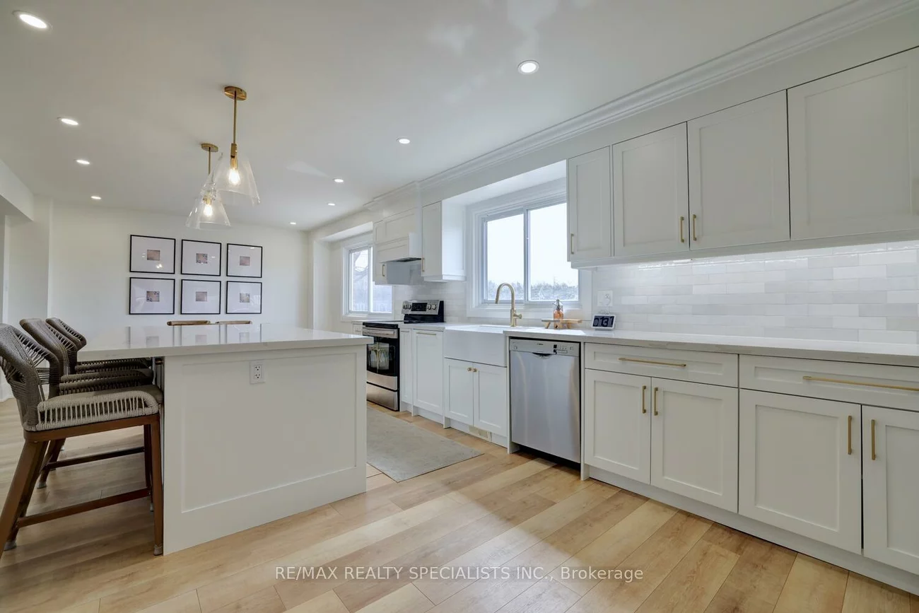 2368, Pyramid, Sheridan, Mississauga