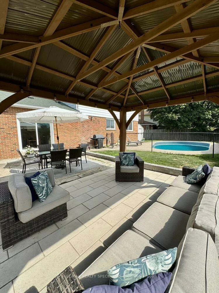 2368, Pyramid, Sheridan, Mississauga