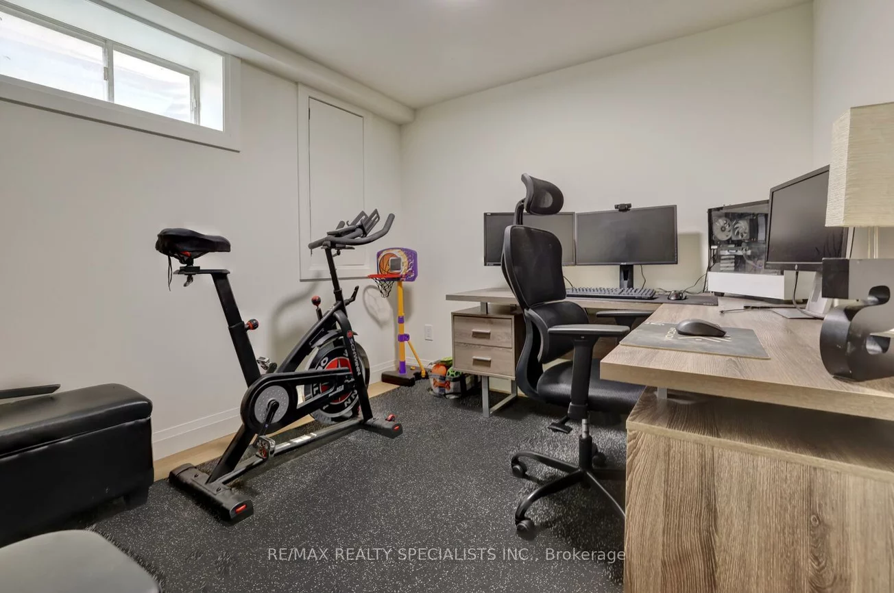 2368, Pyramid, Sheridan, Mississauga