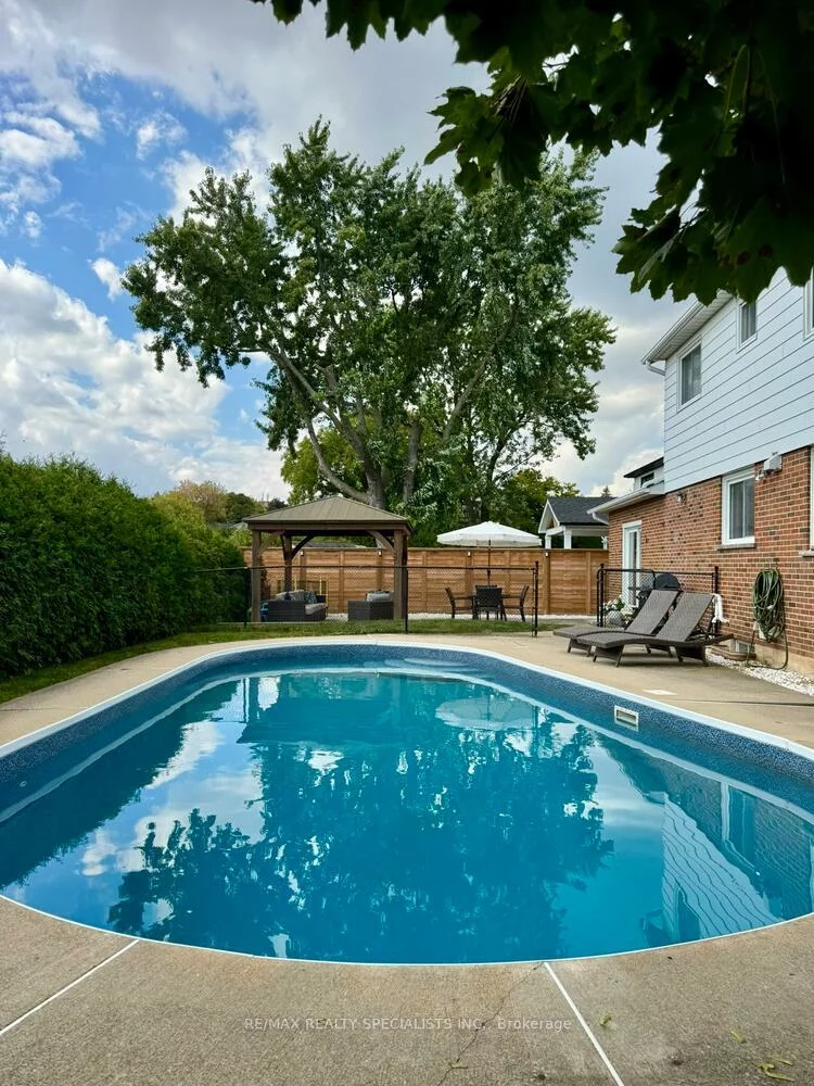 2368, Pyramid, Sheridan, Mississauga