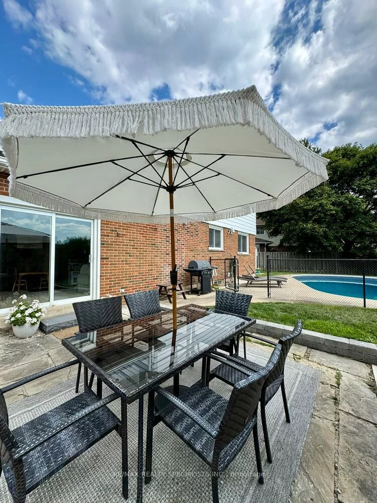 2368, Pyramid, Sheridan, Mississauga