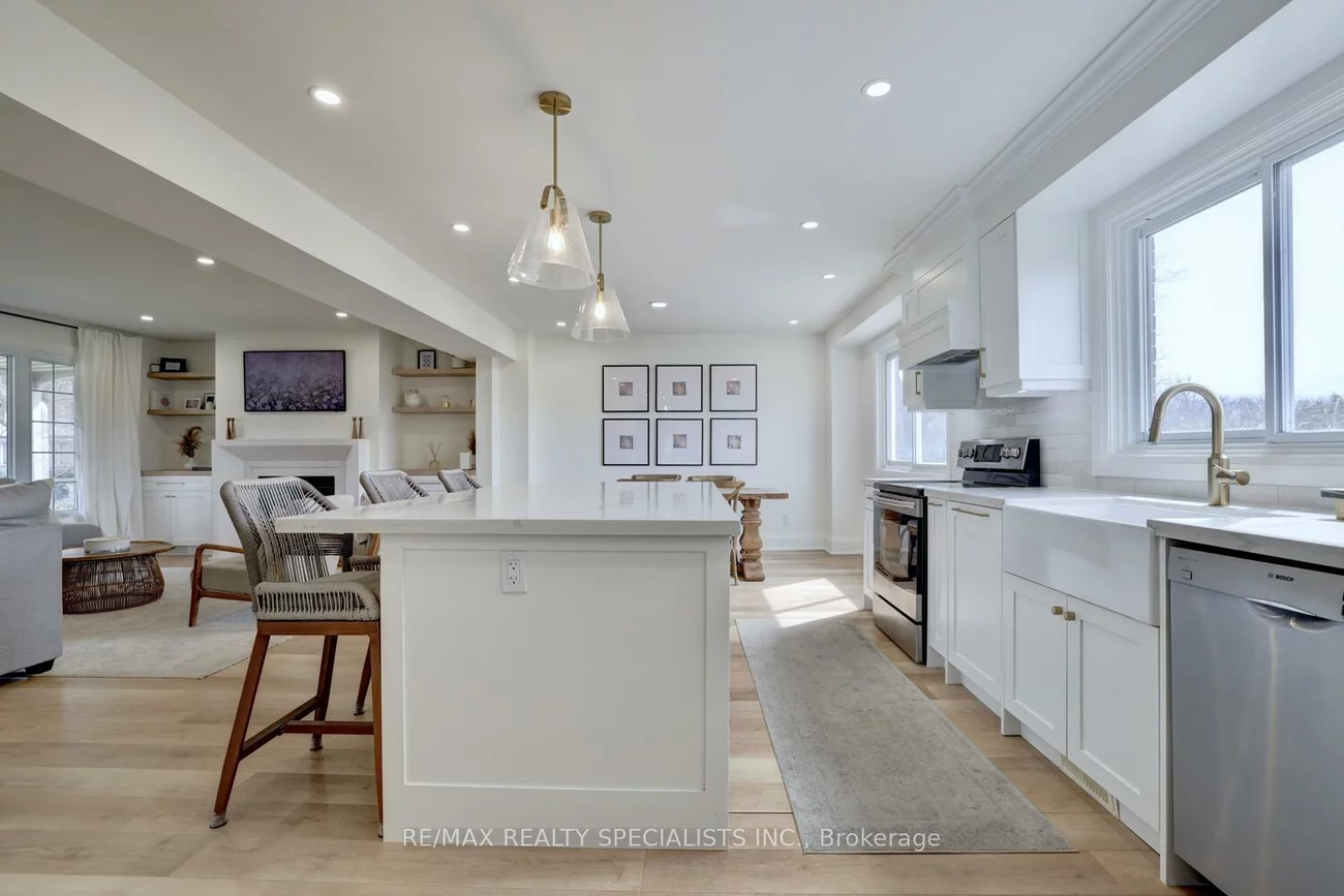 2368, Pyramid, Sheridan, Mississauga