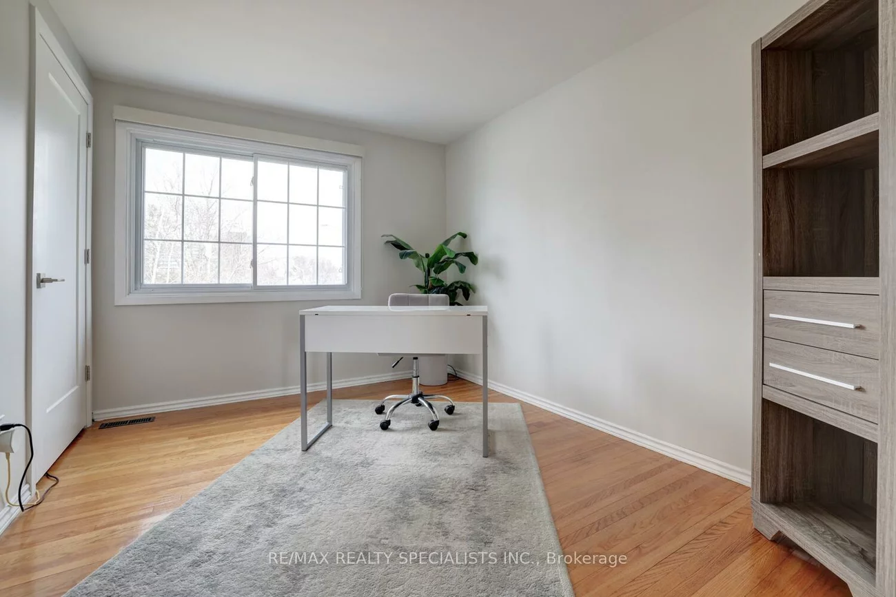 2368, Pyramid, Sheridan, Mississauga