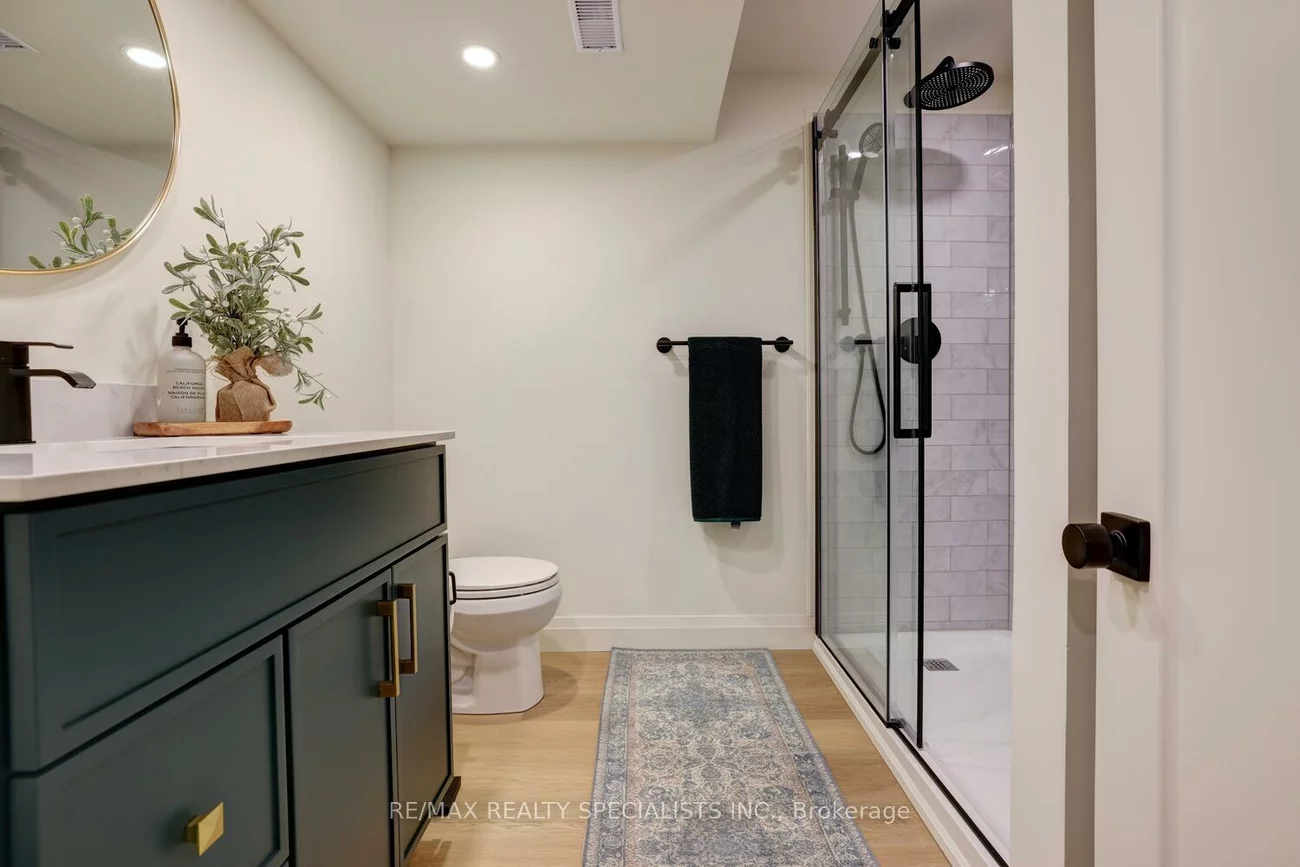 2368, Pyramid, Sheridan, Mississauga