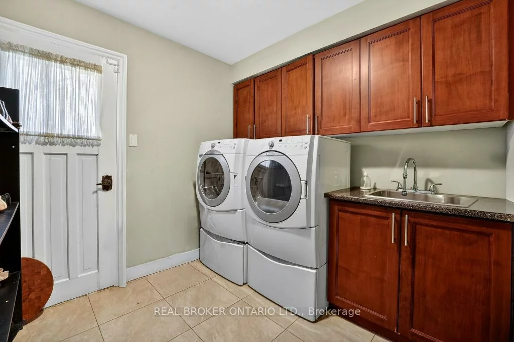2145, Oneida, Erindale, Mississauga