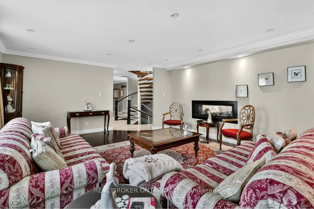 2145, Oneida, Erindale, Mississauga