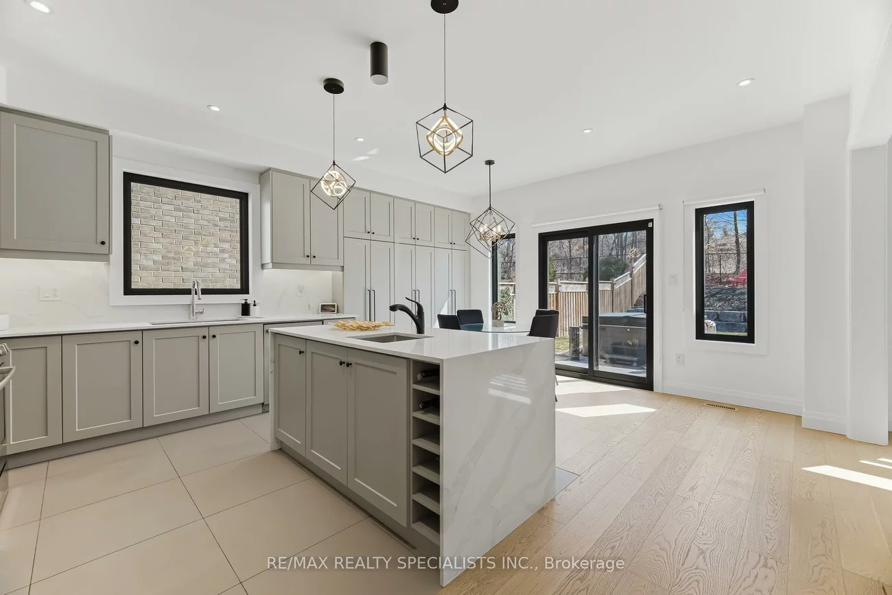 304, Barondale, Hurontario, Mississauga