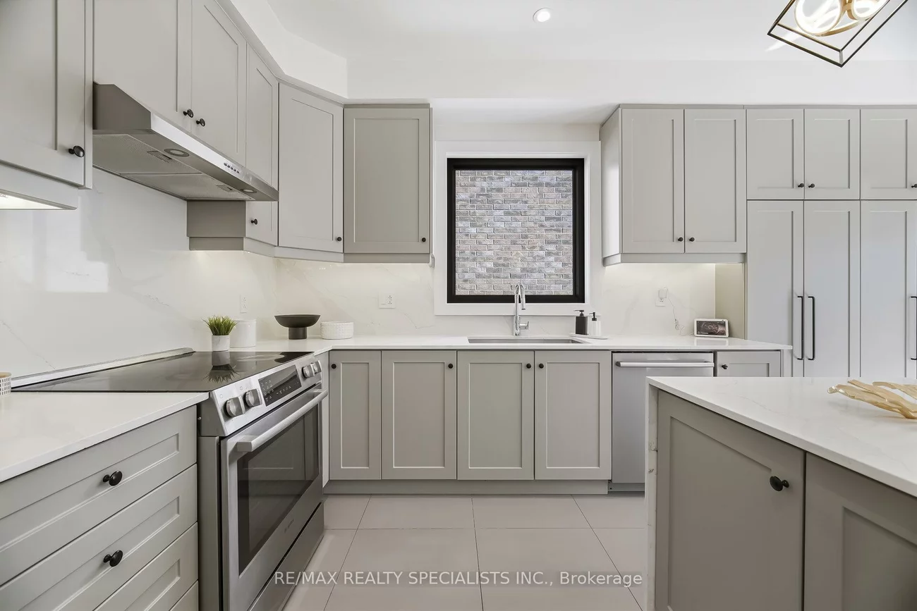 304, Barondale, Hurontario, Mississauga