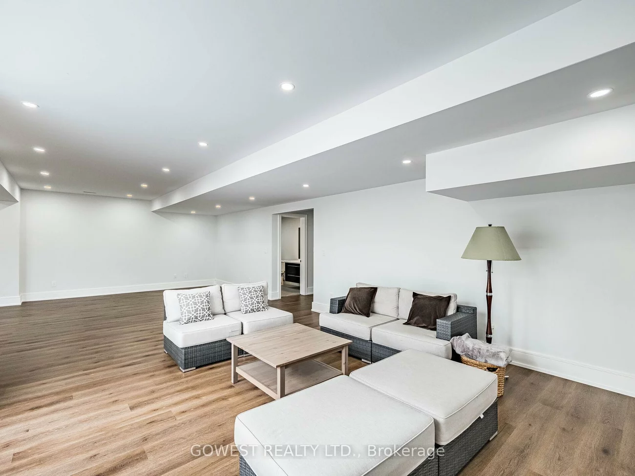 402, Niar, Mineola, Mississauga