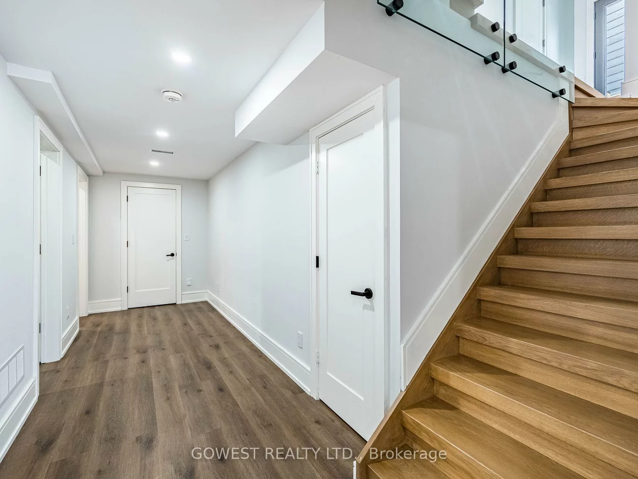 402, Niar, Mineola, Mississauga