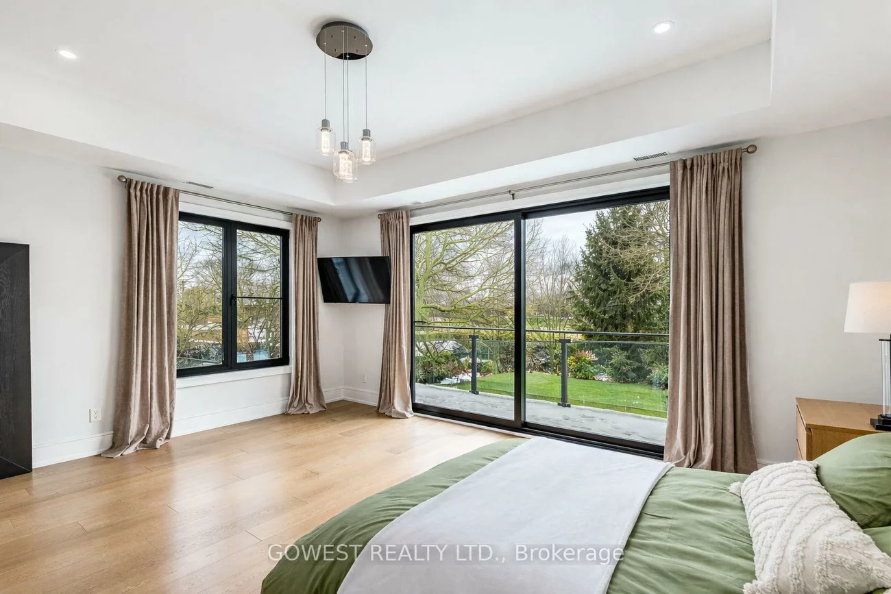 402, Niar, Mineola, Mississauga