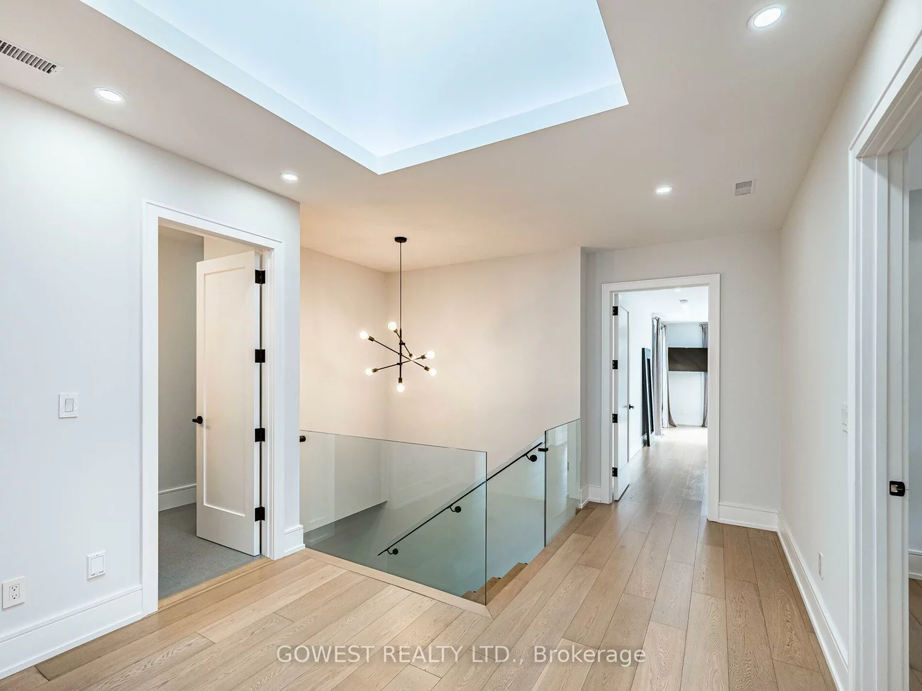 402, Niar, Mineola, Mississauga