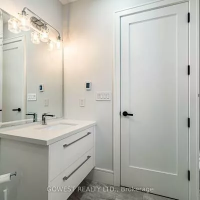 402, Niar, Mineola, Mississauga