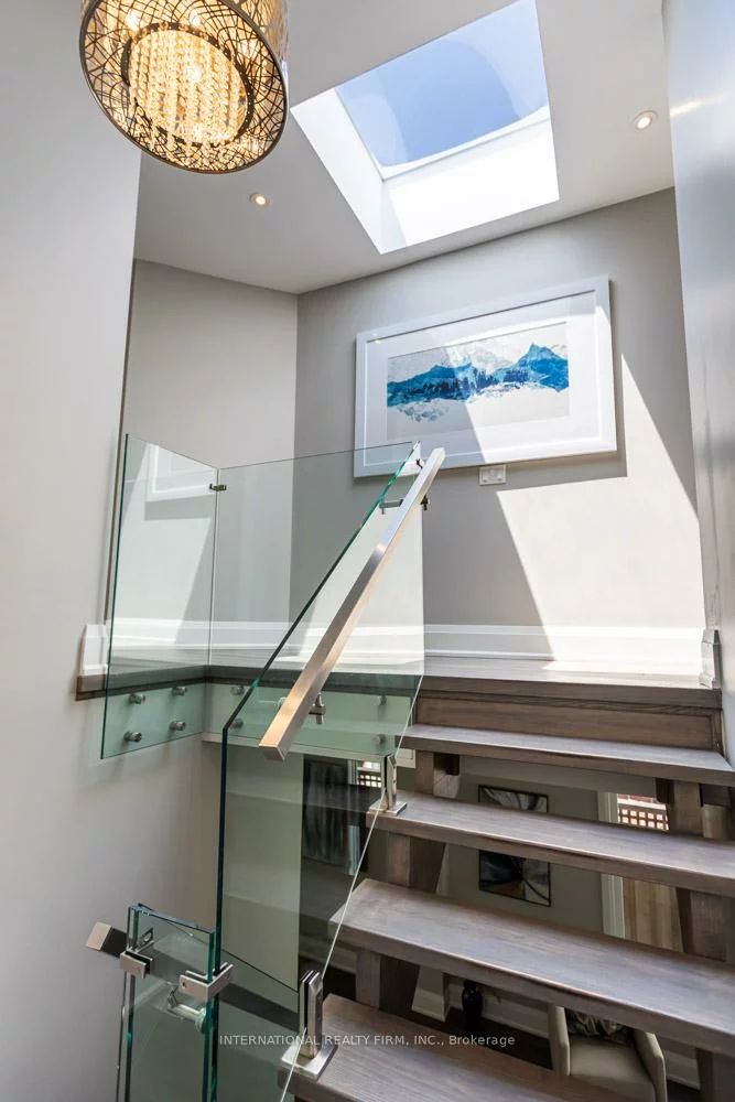 36B, PINE, Port Credit, Mississauga