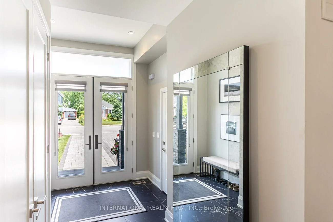 36B, PINE, Port Credit, Mississauga