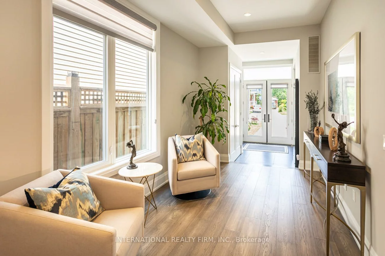 36B, PINE, Port Credit, Mississauga