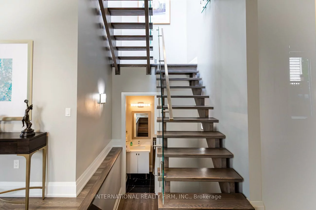 36B, PINE, Port Credit, Mississauga