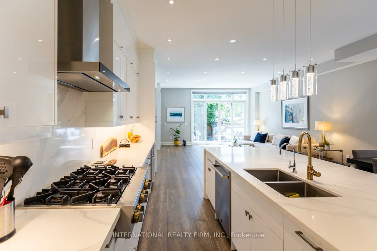 36B, PINE, Port Credit, Mississauga