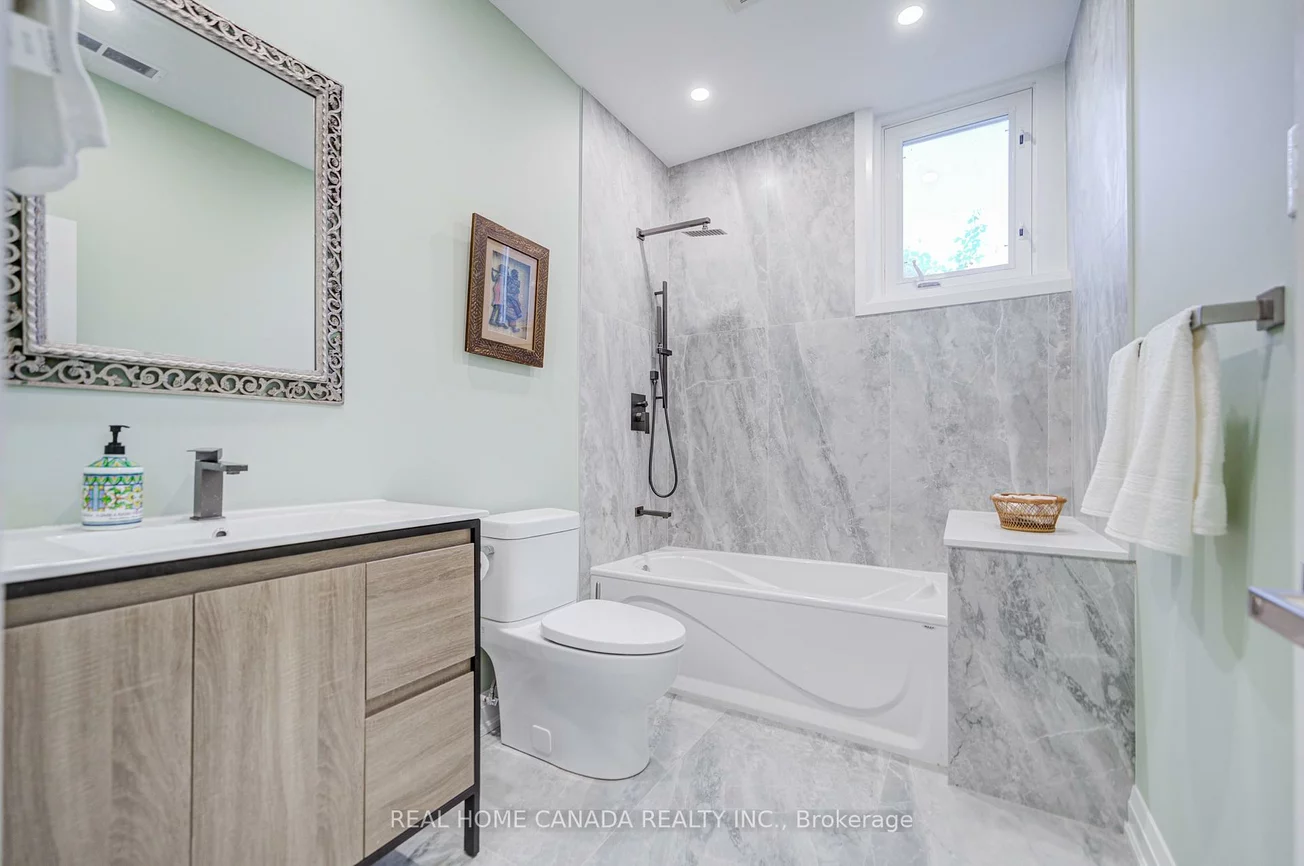 29, Ellesboro, Streetsville, Mississauga