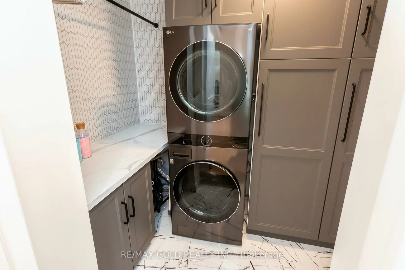 3243, Dovetail, Erin Mills, Mississauga