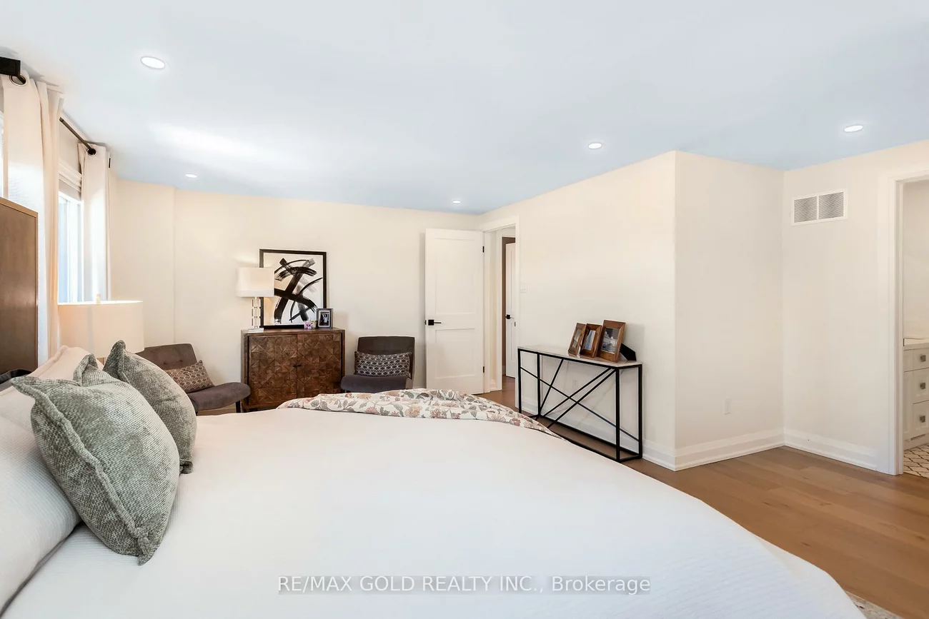 3243, Dovetail, Erin Mills, Mississauga