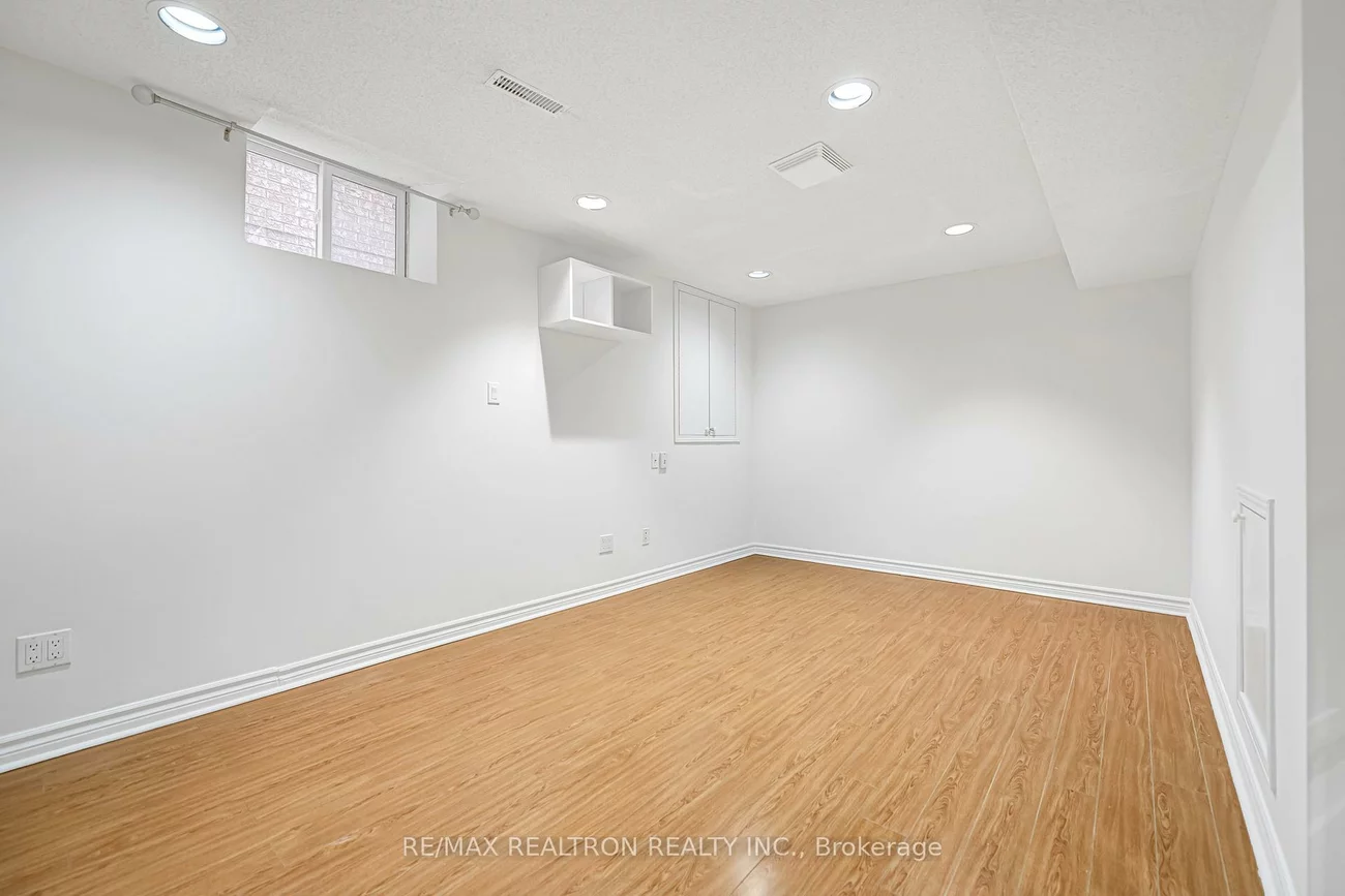 3488, Africa, Fairview, Mississauga