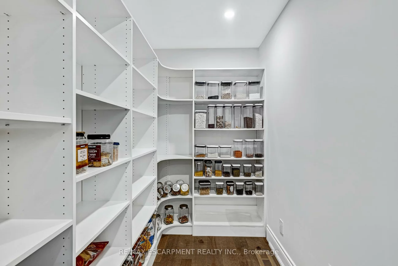 714, Atoka, Lorne Park, Mississauga