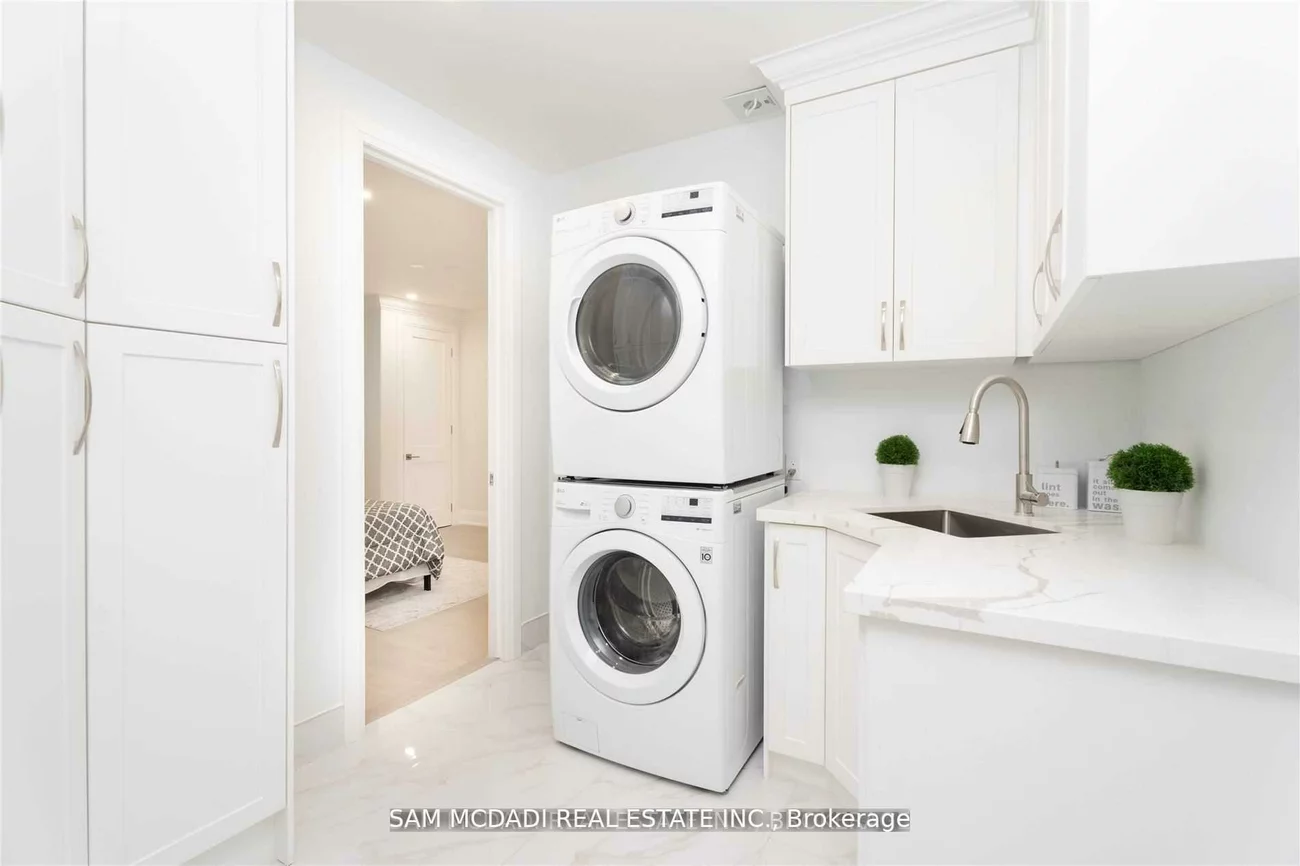 1138, Garden, Lorne Park, Mississauga