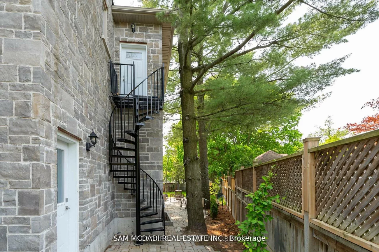 1138, Garden, Lorne Park, Mississauga