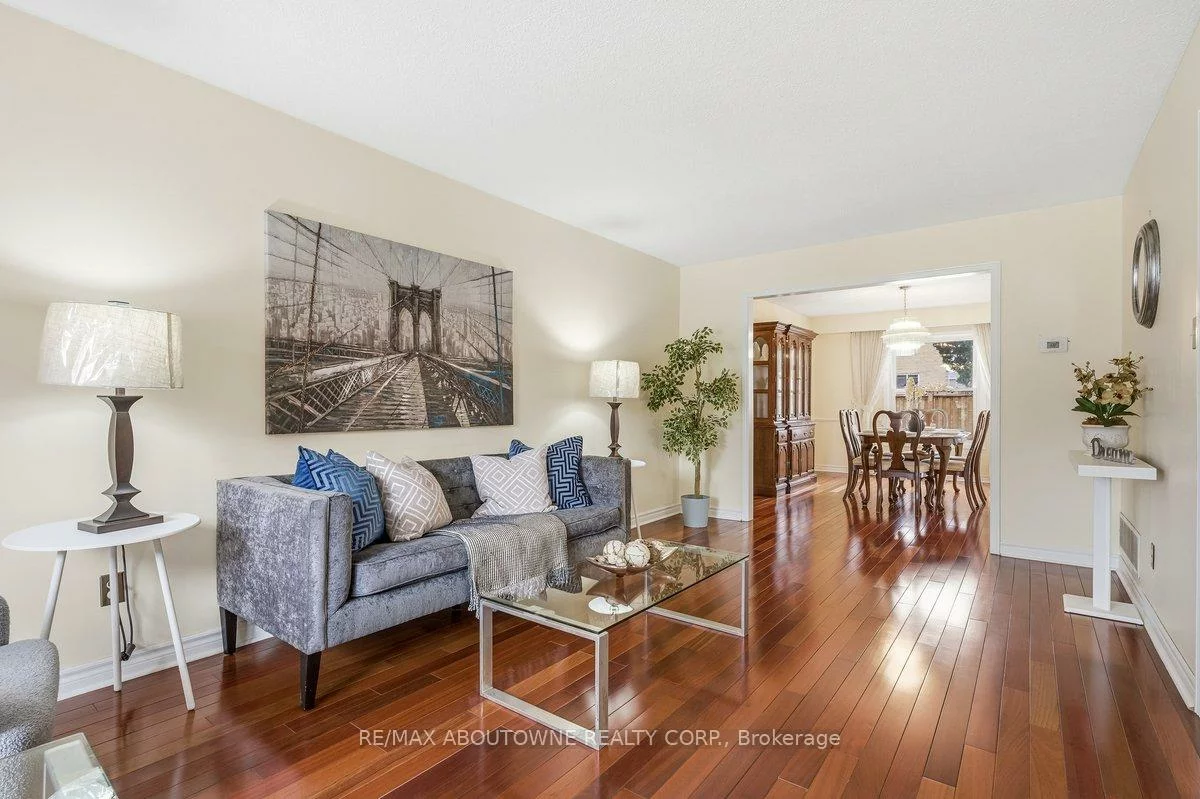 4538, Mayflower, Hurontario, Mississauga